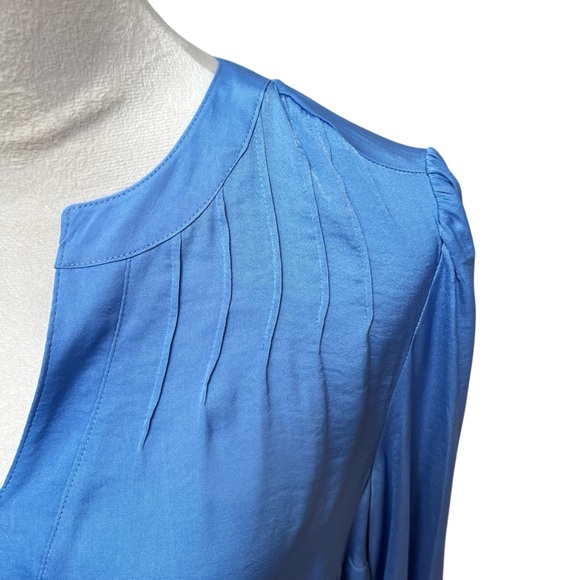 Nine West Women’s Large Light Blue Blouse Silky V-neck Polyester Flowy - Picture 2 of 8